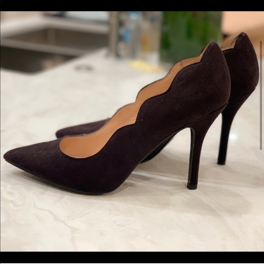 Gorgeous Black Scalloped Heels